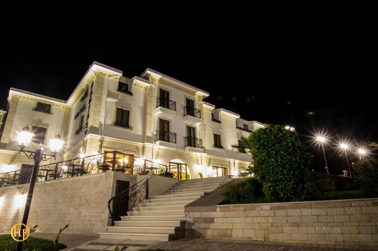 Hotel Fantasy Gjirokastër 外观 照片